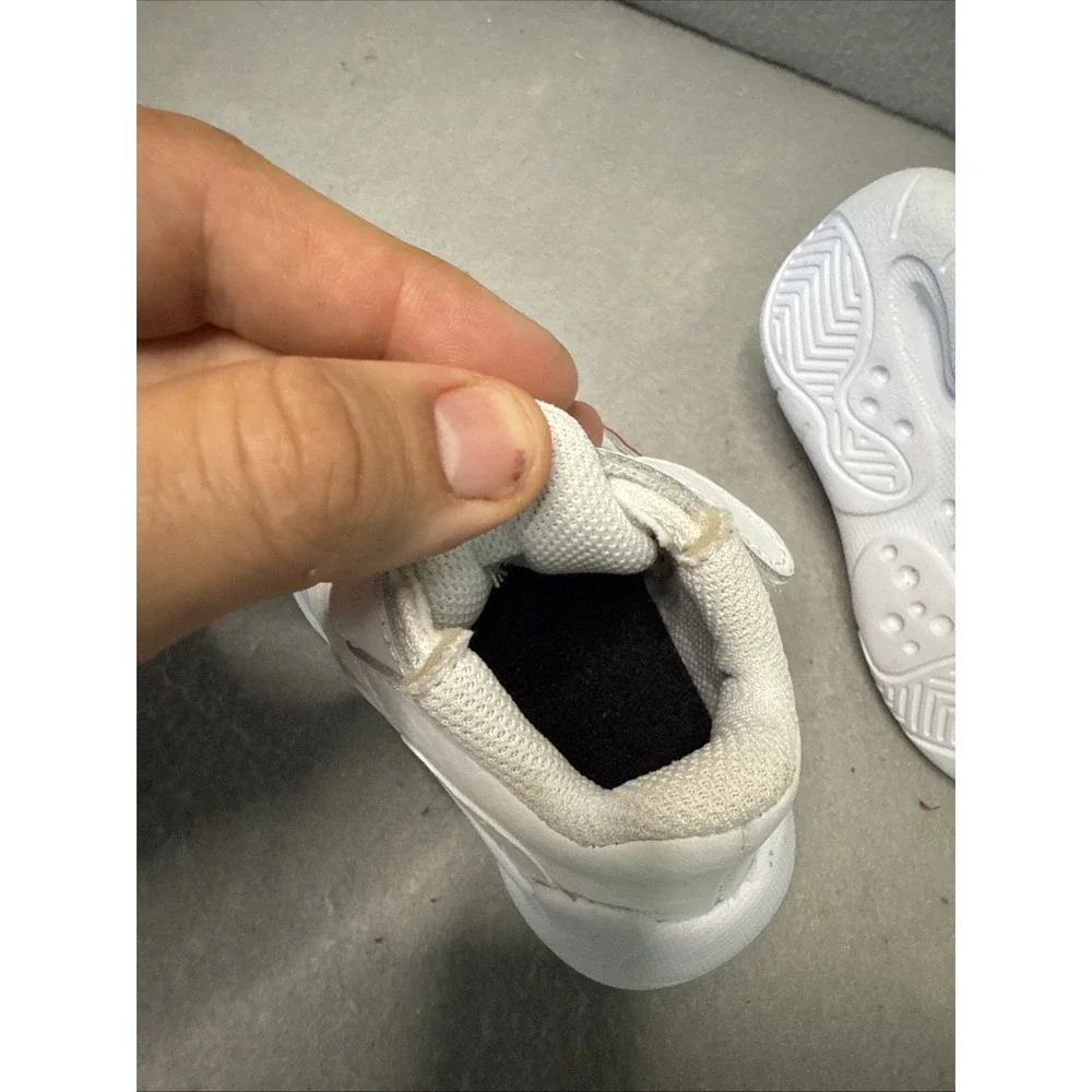 Nike Air Jordan CZ0906-16 Red Sneakers Sz-4C. toddler Unisex‎